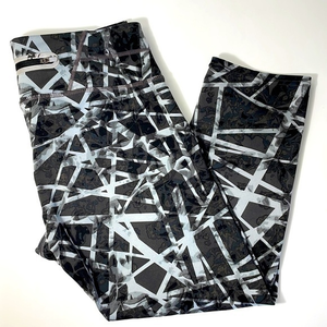 Athleta women’s Medium‎ cropped leggings tights yoga pants.  Grey & black.  GUC